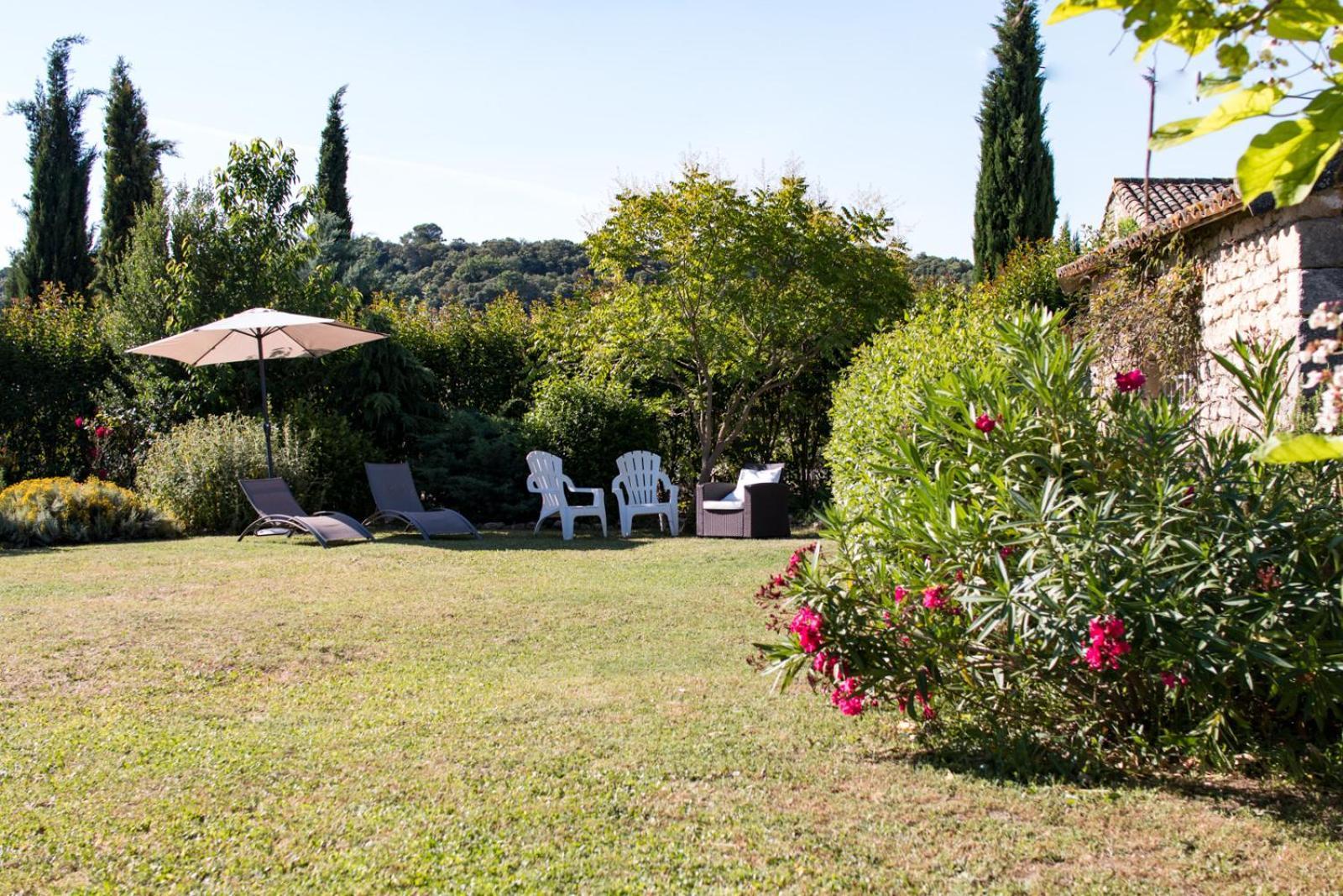 Mas De La Rivoire B&B Villevieille Екстериор снимка