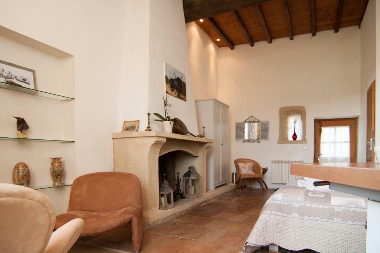 Mas De La Rivoire B&B Villevieille Екстериор снимка